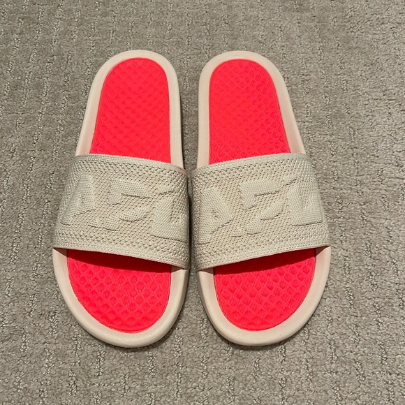 APL Techloom Slides Size 10. Magenta/Beach. New. Without box. - Picture 1 of 7